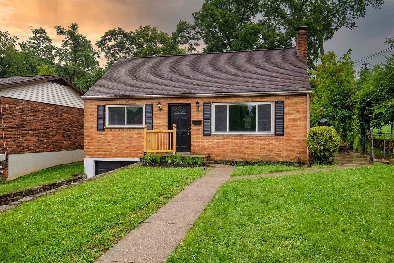 412 Clay St photo 1