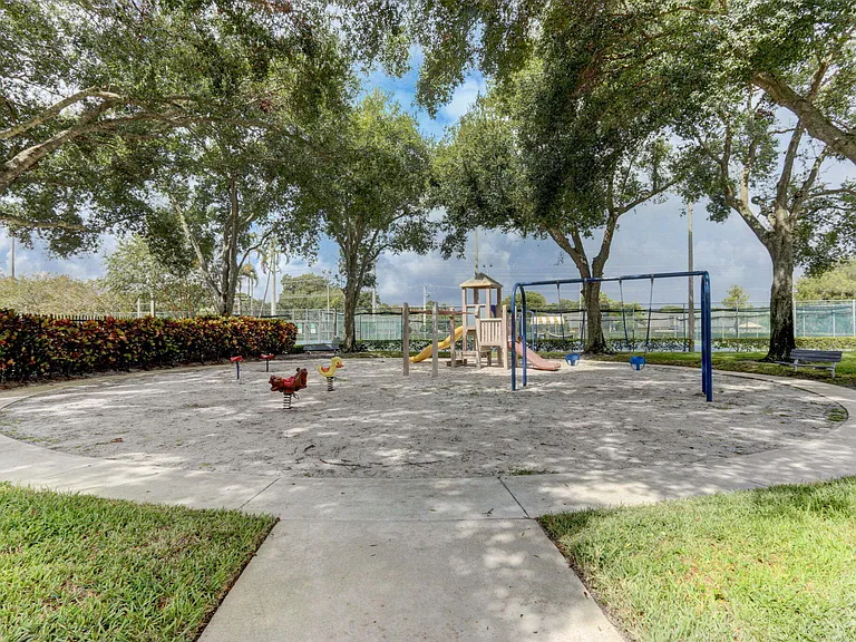 183 Charter Way — Photo 36