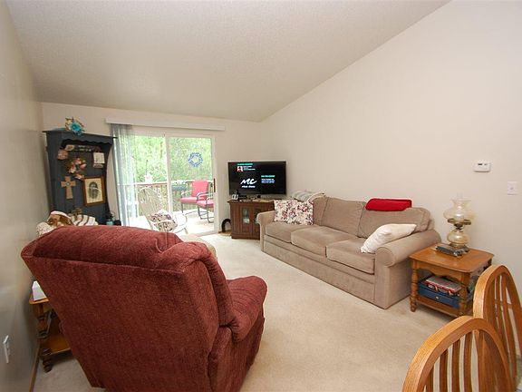 5th image of 433 W River Park Dr