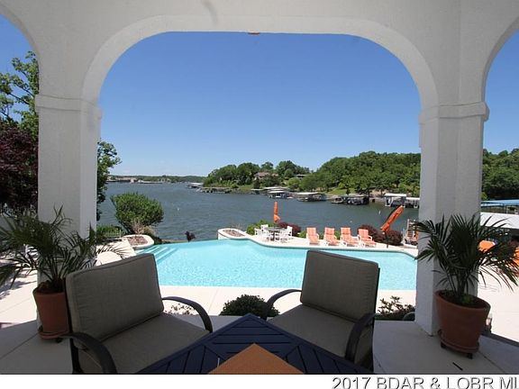 Gorgeous Lakeside Pool