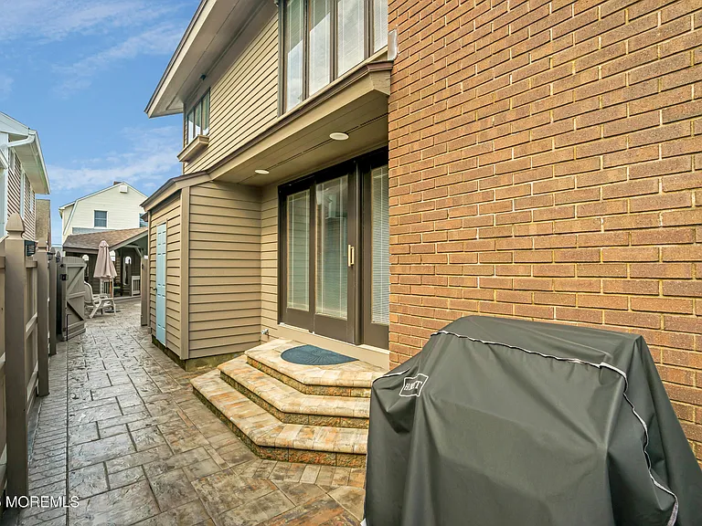8 Ortley Ave — Photo 39