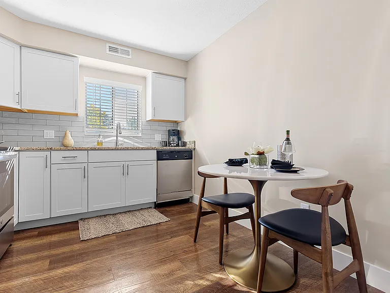 Shady Lake Apartments — Photo 7