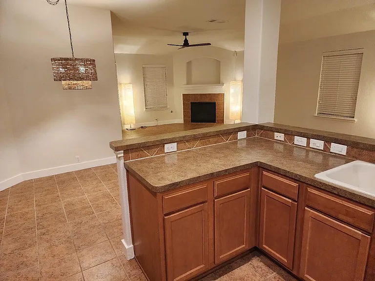 4519 Woodspring Glen Ln — Photo 7