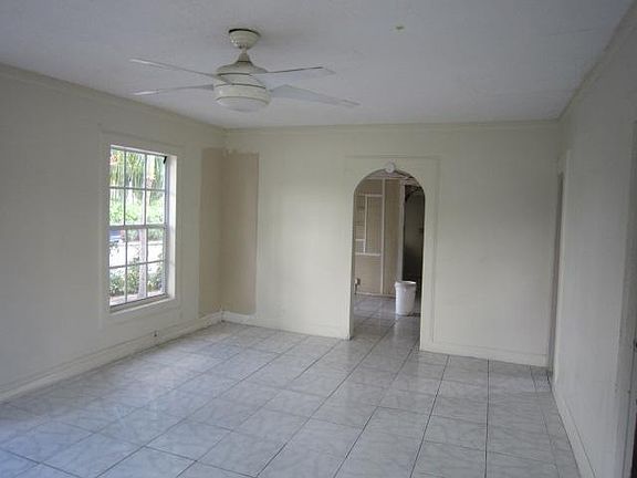 3rd image of 702 S H St