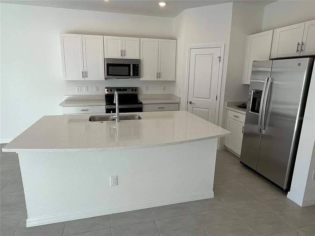 3 bed, 2.5 bath, 1412 sqft, $1,950 — Photo 3