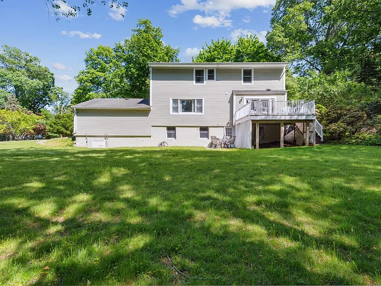204 Deerfield Ln — Photo 27
