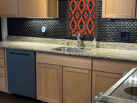 3rd image of 925 The Alameda Unit 320