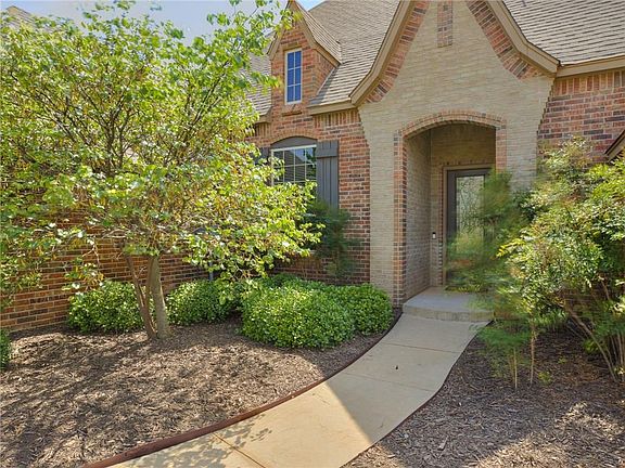 2nd image of 3501 Chesterfield Pl