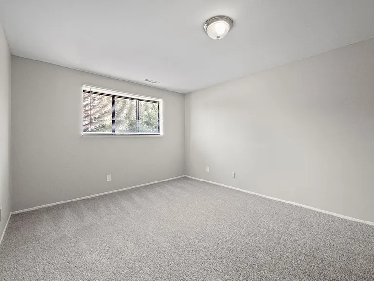 Chalet Villa Lakefront Community — Photo 33
