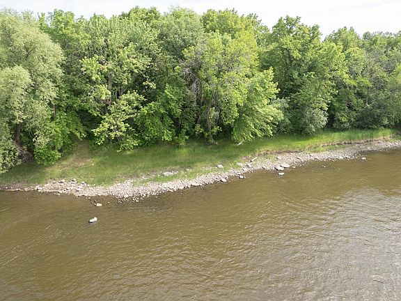 3rd image of 15360 Dayton River Rd