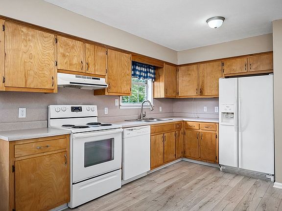 5th image of 133 Windcrest Dr