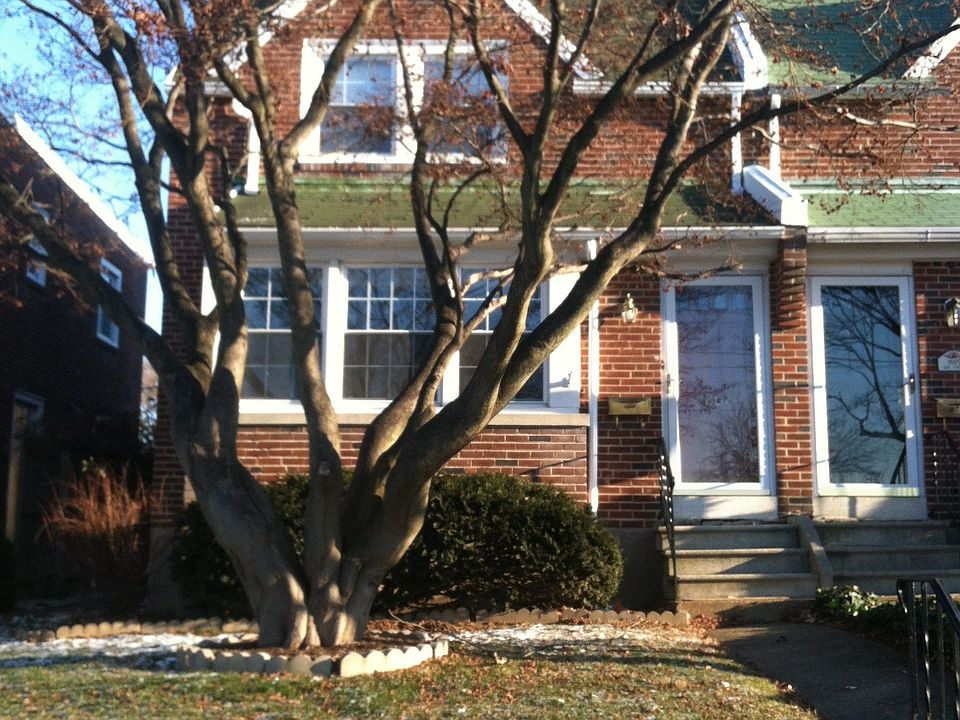 1st image of 1807 Oak St