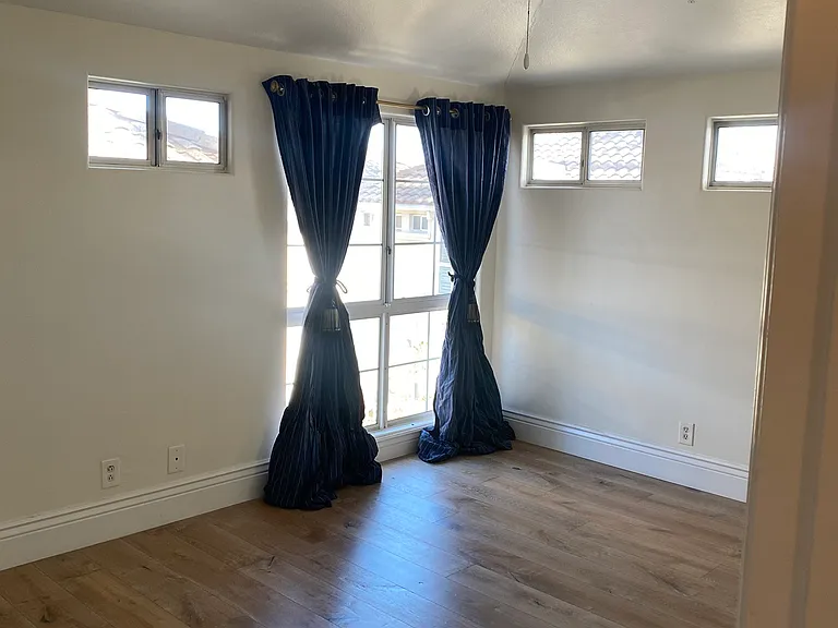 2101 E 15th St #8 — Photo 8