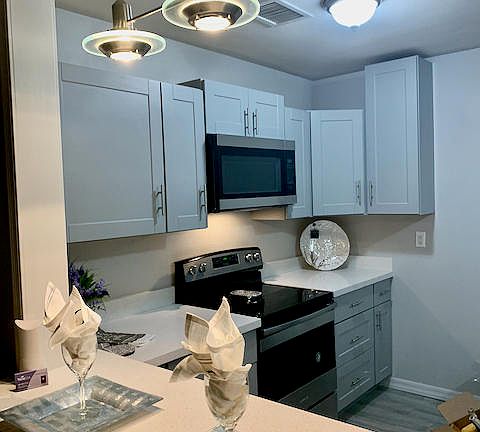 5th image of 426 N Ashland