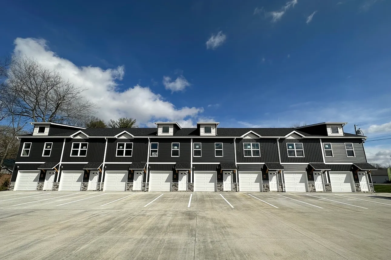 119 West Rossview Road Building 3 - Q — Photo 1