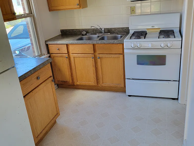 226 S 76th St #2 — Photo 3