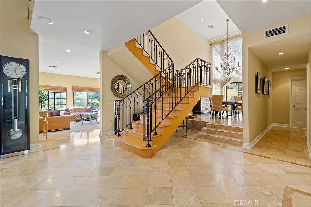 5 bed, 3443 sqft, $16,500 — Photo 4