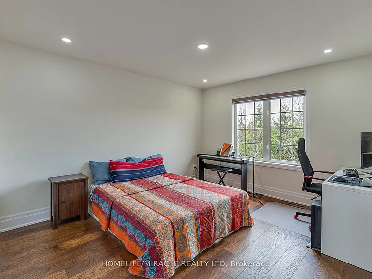2299 Glazebrook Cir — Photo 11