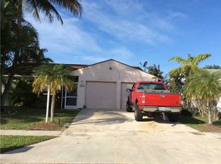 5075 Dalewood Ln, Lake Worth, FL 33467