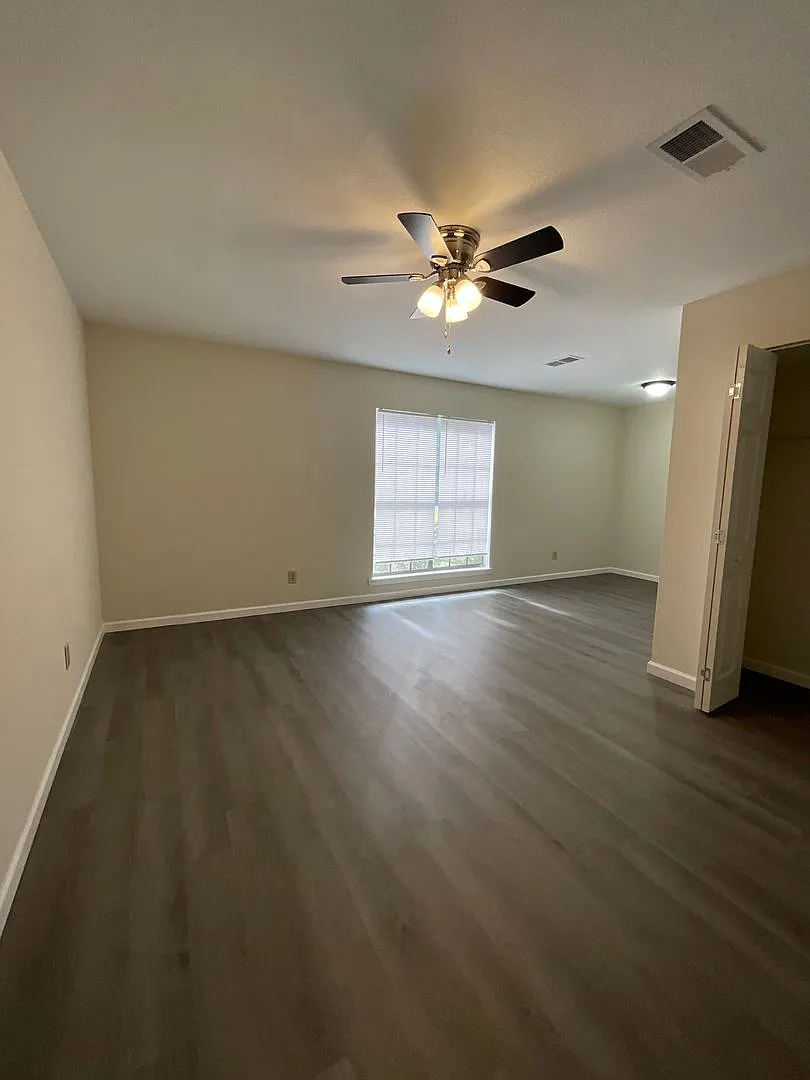 Sarver Apartments — Photo 2