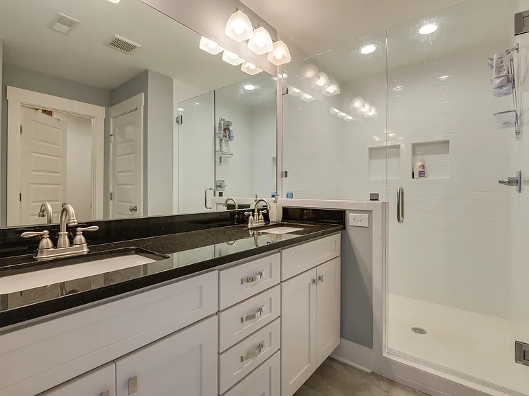 508 Morton Ave — Photo 42