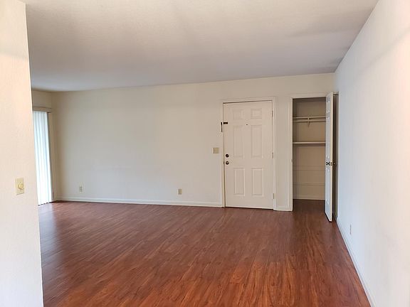 3rd image of 1462 W Latimer Ave