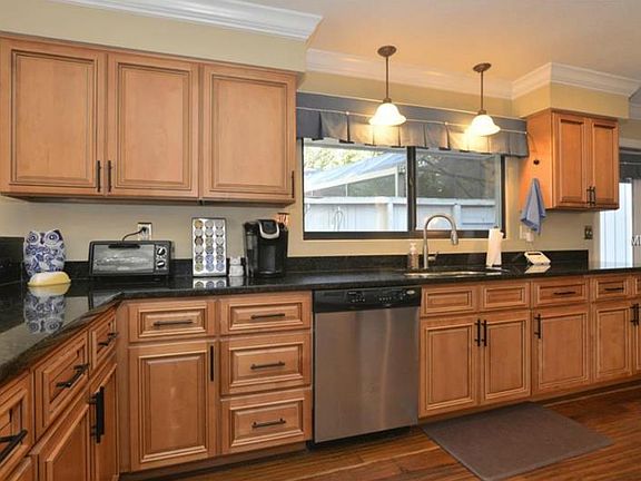 3rd image of 104 Primrose Dr