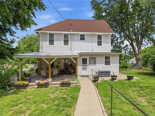 1025 Ironmoulders St, Leavenworth, KS 66048