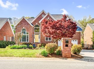 201 N Brackenbury Ln, Charlotte, NC 28270