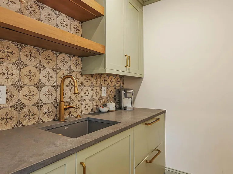 106 N Derby Ave — Photo 11