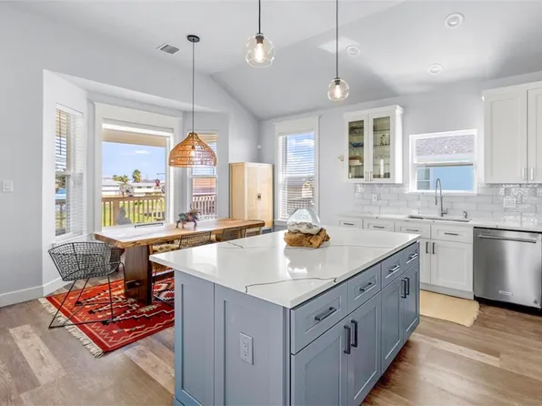 4102 Grayson Dr, Galveston, TX 77554