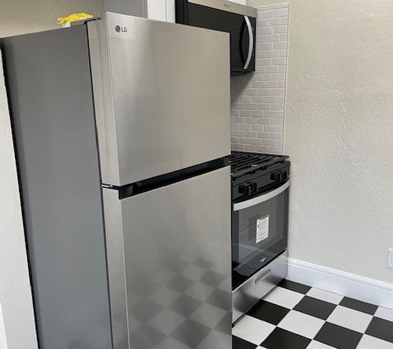 1st image of 725 Central Ave #106