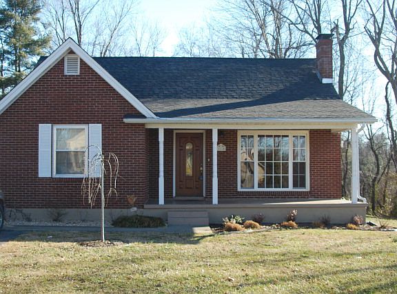 2nd image of 110 Lexington Dr