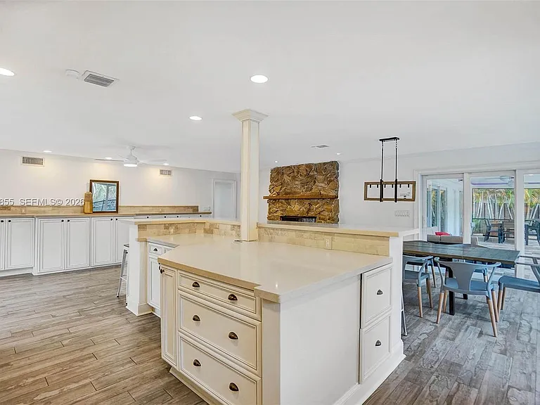 2120 SW 28th Way — Photo 12