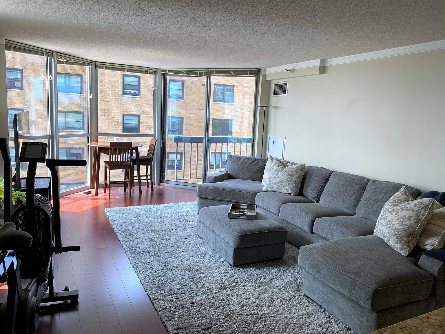 2 bed, 1050 sqft, $2,650 — Photo 3