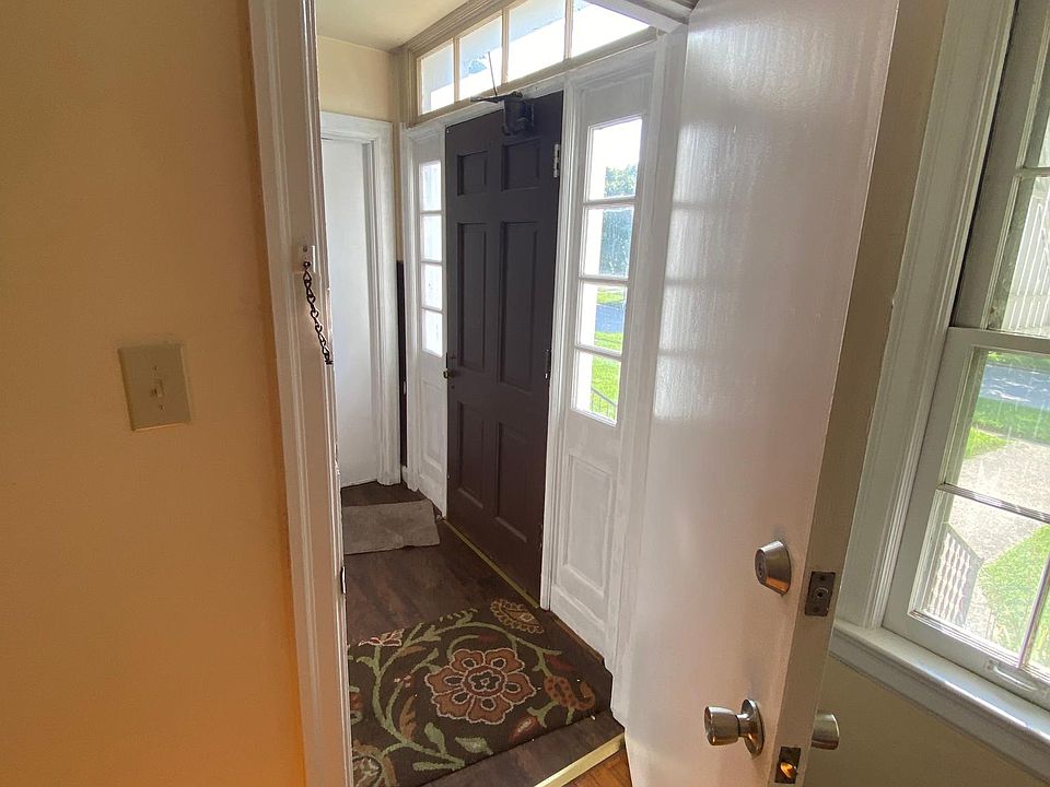 1st image of 224 Taylor Dr #2