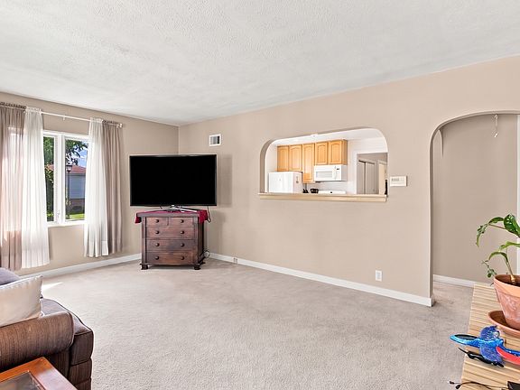 4th image of 792 N Kenilworth Ave