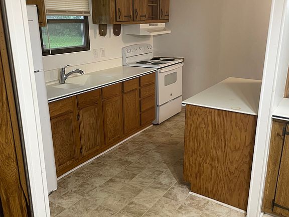 4th image of 102 Acorn Ln