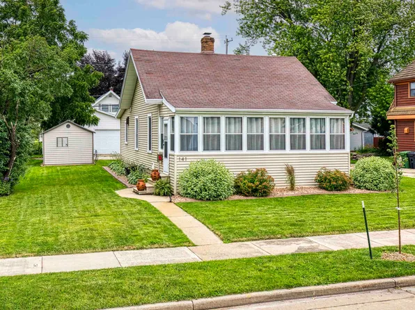 141 N James St, Kimberly, WI 54136
