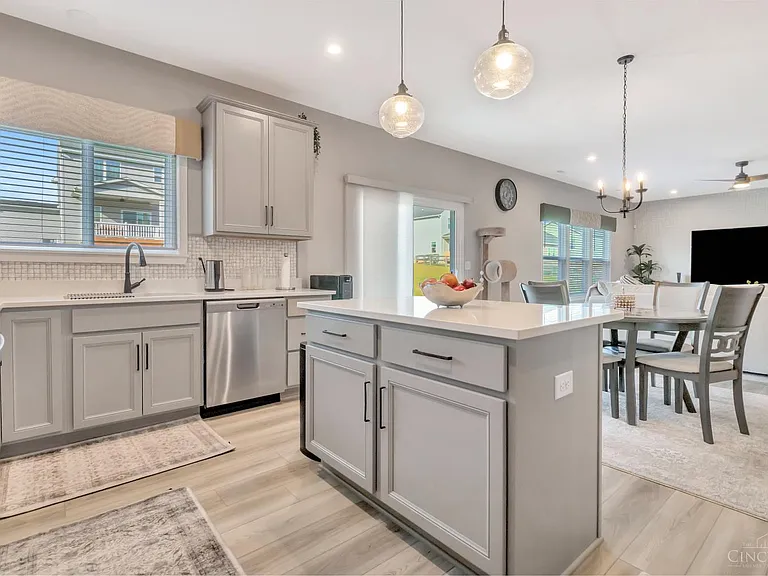 5817 Montrose Ct — Photo 10