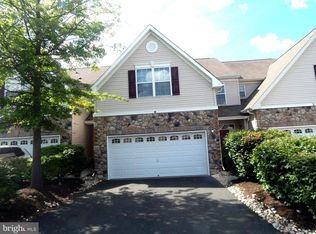 4 Blake Dr, Pennington, NJ 08534