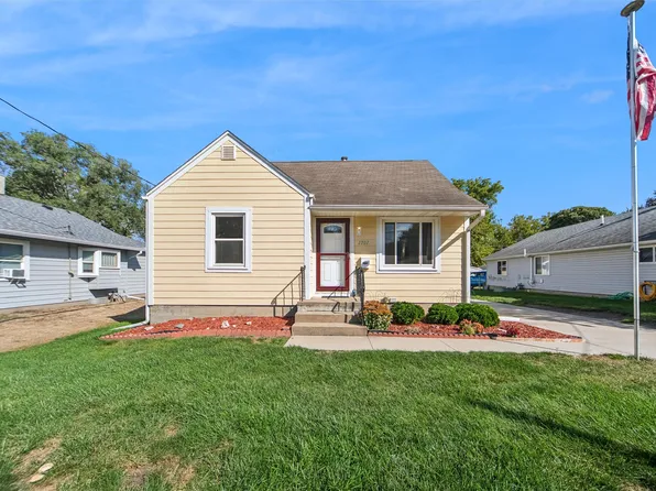 1701 E 24th St, Des Moines, IA 50317