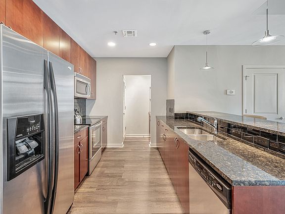 5th image of 301 Demonbreun St Unit 909