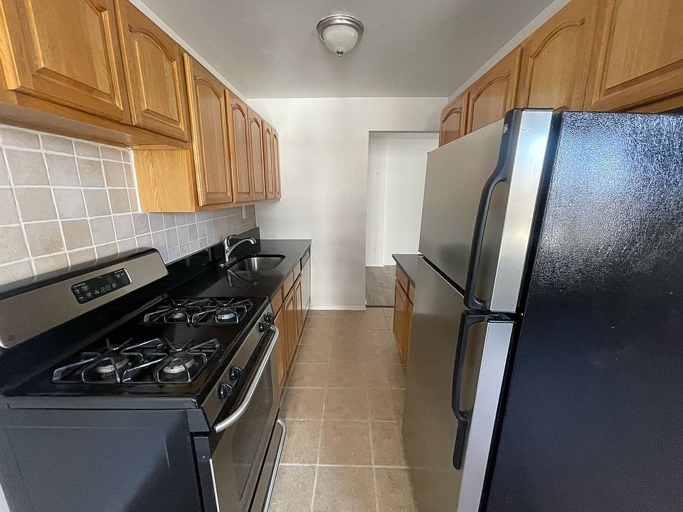 1st image of 4420 Douglaston Pkwy #2K