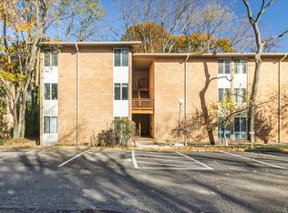 5817 Oakwood Dr APT E, Lisle, IL 60532