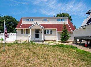 27 W Lakeland Street, Bay Shore, NY 11706