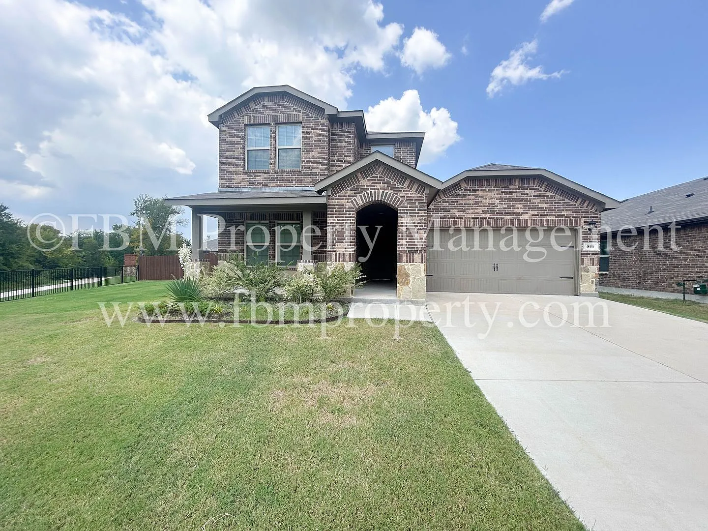 935 Keystone Ct - Beautiful 4 Bedroom, 3 Bathroom Home in Ferris, TX! — Photo 1