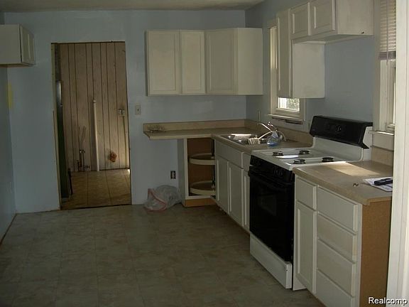 4th image of 36617 Herman St