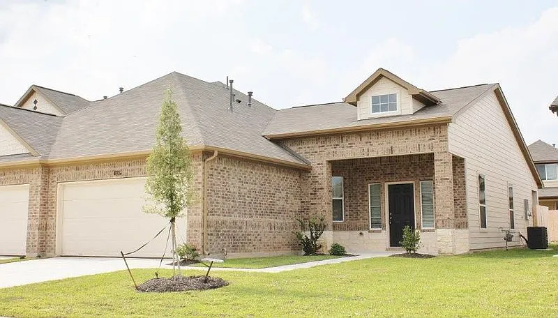 Bavaria Townhomes — Photo 3