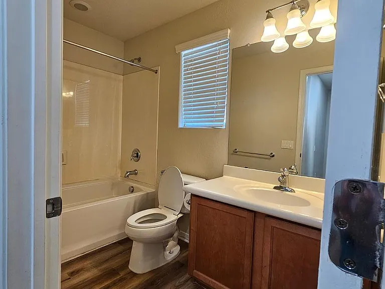 2204 W Le Marche Ave — Photo 17